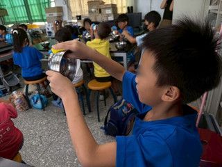 「原來洗碗沒有想像中那麼難！」孩子的笑容，是最棒的成長證明