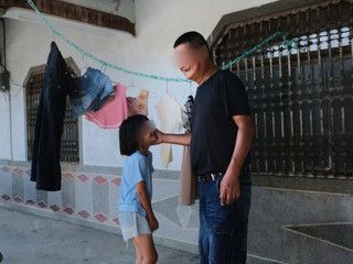 「爸爸,你辛苦了,我愛你。」 「爸爸,你辛苦了,我愛你。」