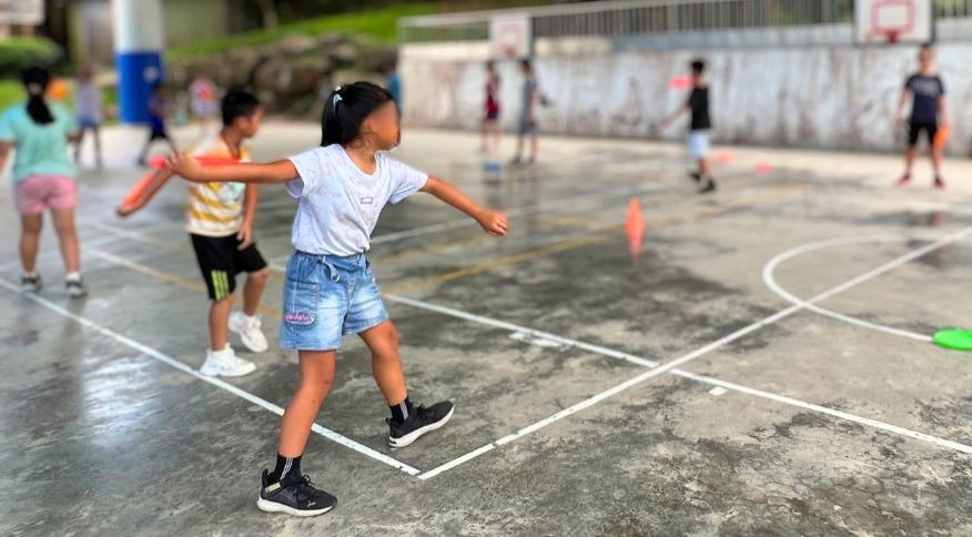 夏日的飛盤與歡笑