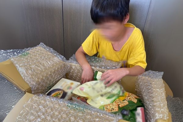 營養物資箱讓小宇一家暖心又暖胃 營養物資箱讓小宇一家暖心又暖胃
